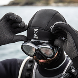 Fourth Element Kevlar glove on diver