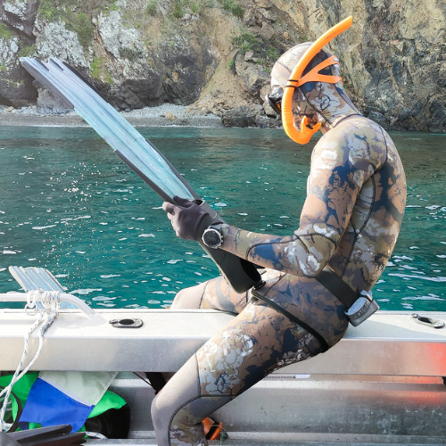 Rob Allen Camo 5mm Open Cell Spearfishing Wetsuit on a diver