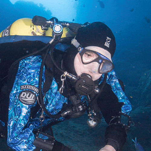 Scuba diver with Aqua Micro Mask on